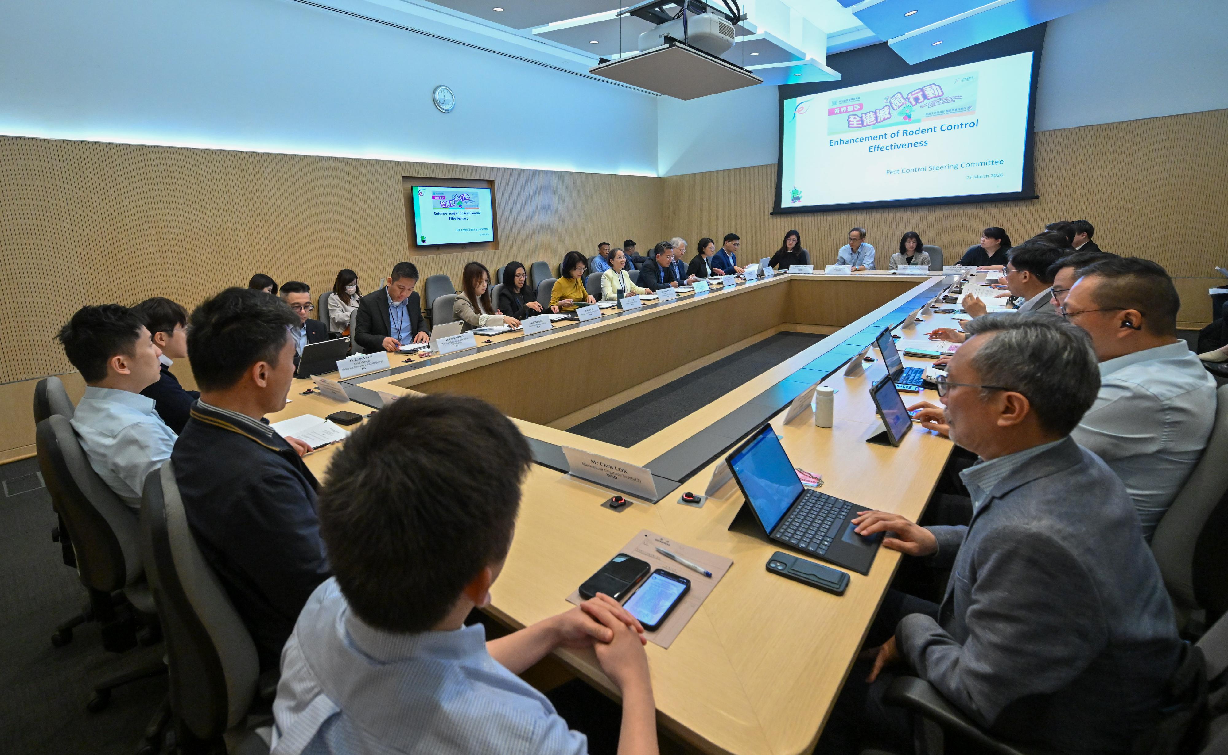 Pest Control Steering Committee reviews progress of anti-mosquito and anti-rodent work implemented by departments (with photo)