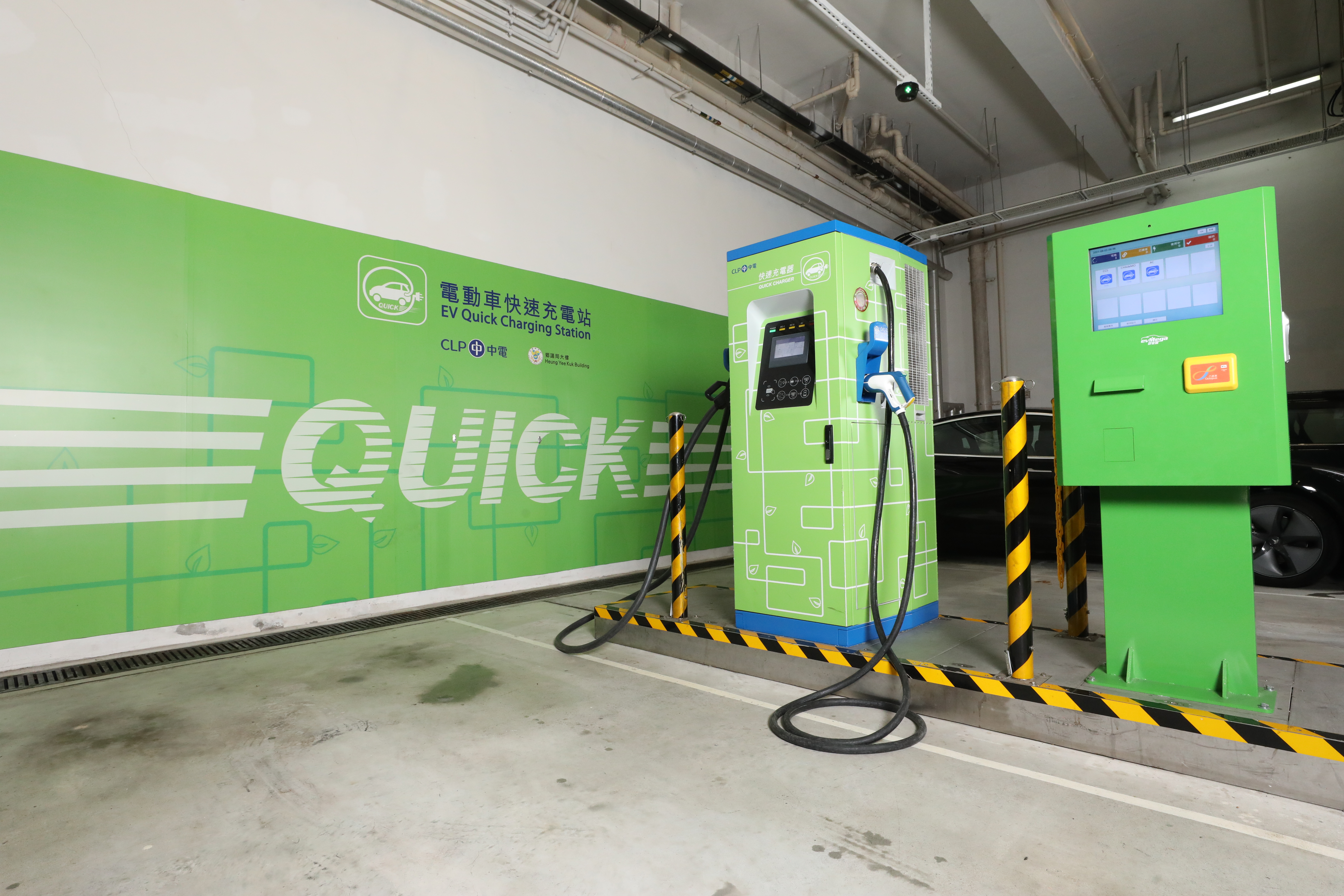 目前已有不同機構宣布計劃為旗下的停車場提供電動車公共充電站。