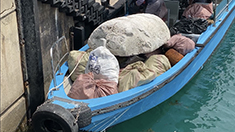 當天東龍島淨灘數小時，共撿了十數袋海岸垃圾以及巨型發泡膠海廢，收集的垃圾隨之轉交所屬地段的政府部門及承辦商小艇妥善清運。