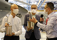 首部直昇機的改裝已完成並於今年啟用，直昇機載有一部由香港科技大學研發的「小型空氣監測站」及24個VOC採樣罐，到香港不同地域約300米上空實時監測包括臭氧及其他空氣污染物的濃度，並在不同佈點收集空氣樣本作VOC濃度及物種分析。