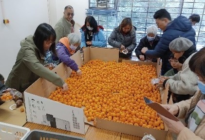 學生向社區人士推廣可持續發展概念