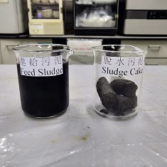 處理污水過程剩下的半固體殘餘物，稱為「污泥」(Sludge)，龐大污泥量加速堆填區飽和及影響其穩定性。T‧PARK為新設污泥處理基建，大減堆填區壓力，透過高科技熱能處理過程，轉廢為能。